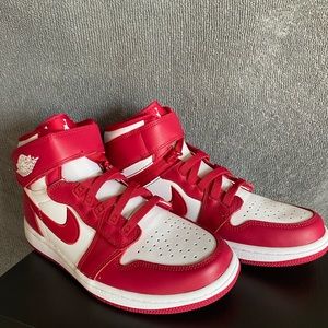Air Jordan 1 Hi FlyEase
